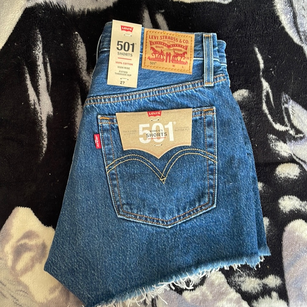 Levi 501 cut off shorts